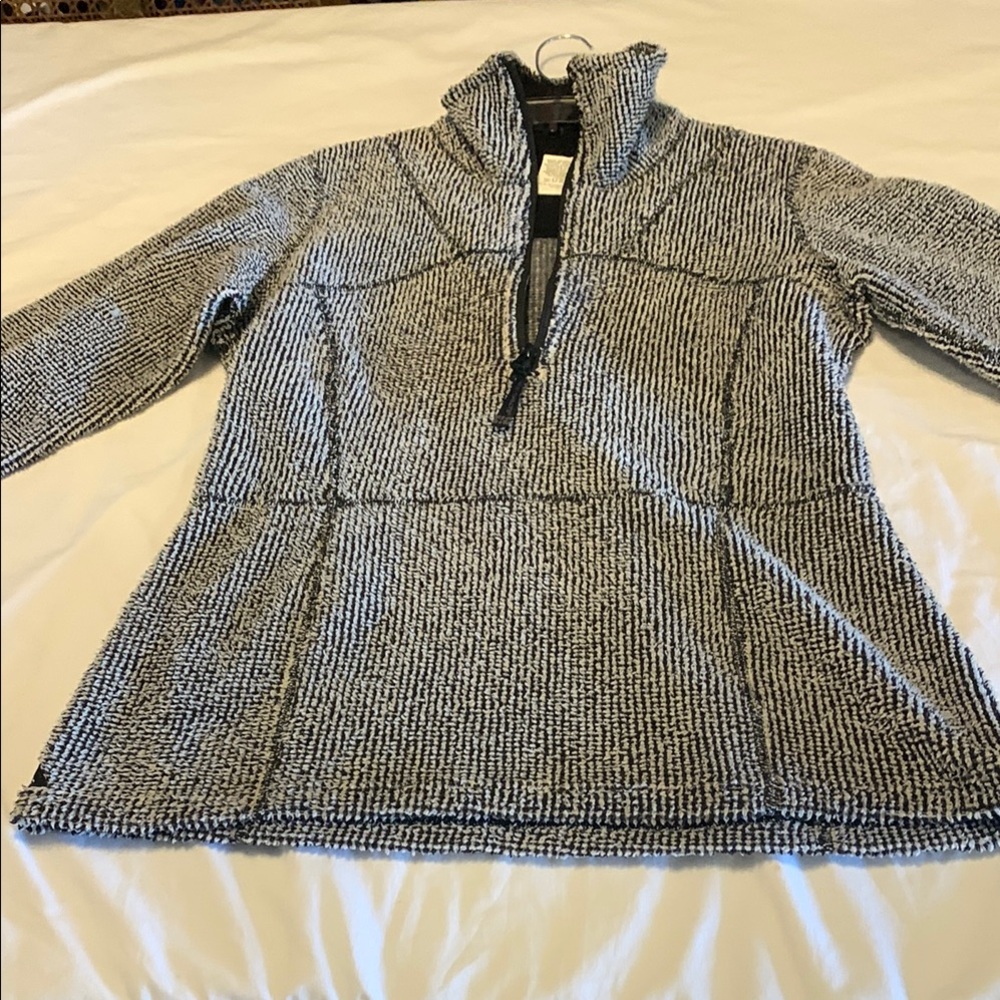 Women's Black and White Sweater